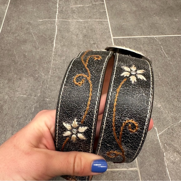 Nocona western belt cowboy cowgirl floral rhinestone embroidered black distress - Picture 13 of 14